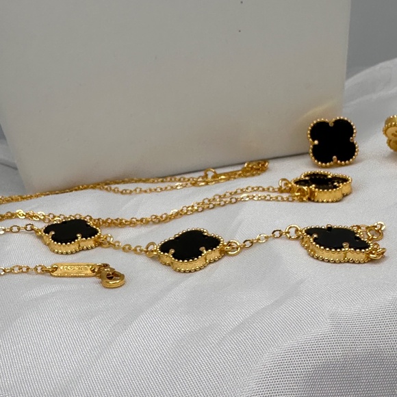 18K Gold Plated Black Clover Set - Picture 3 of 7